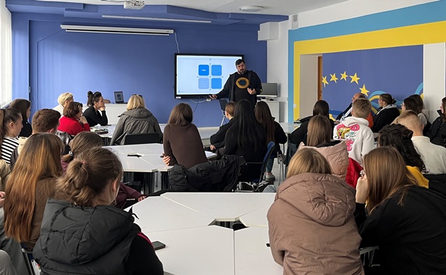 Лектор пояснює як створювати бізнес, який має сенс